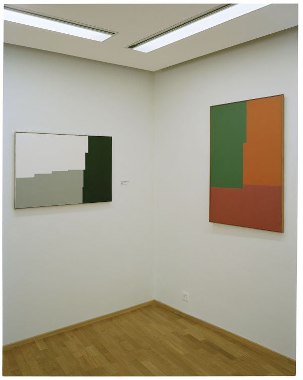 Verena Loewensberg, Bild no. 77, 1963, und Verena Loewensberg, construction 333, o. J., beide Öl auf Leinwand, Musée d’Art du Valais, Sion © Fotografie BAK / Joël Tettamanti