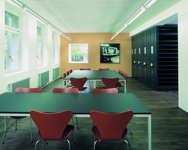 Salle de réunion / salle du jury, Centre des collections Berne, 2003 © Photographie Guy Jost