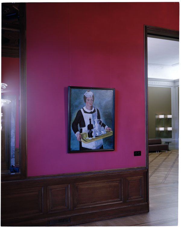 Wilhelm Schmid, Serviermädchen mit Tablett, non daté, huile sur toile, Ambassade de suisse, Berlin © Photographie OFC / Joël Tettamanti